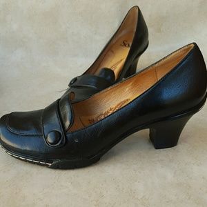 Söfft loafer leather heels.